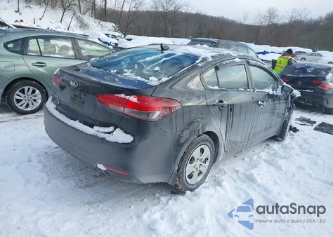 2017 Kia Forte Lx z USA, uszkodzony, nr VIN 3KPFL4A76HE080458